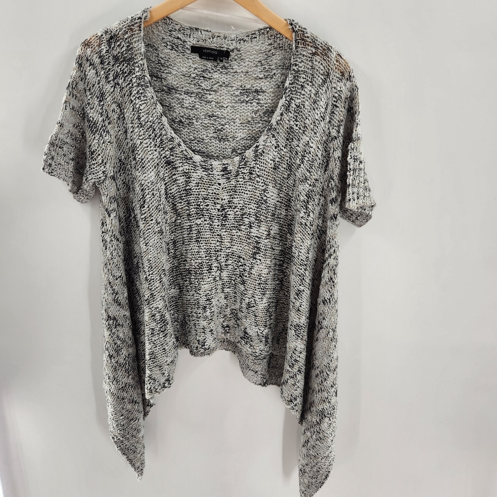 Vertigo Loose Knit Asymmetrical Sides Short Sleeve Sweater Womens Size Small